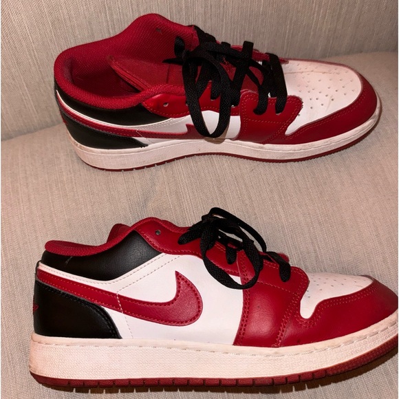 Red and Black Jordan 1 Low Nike - Picture 3 of 4